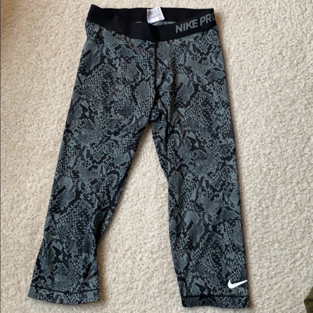 Nike pro leggings capri